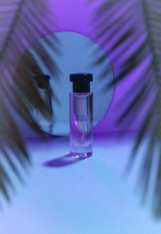 Eye of Love Bloom Blue Ember pheromone parfum 1 oz bottle detail
