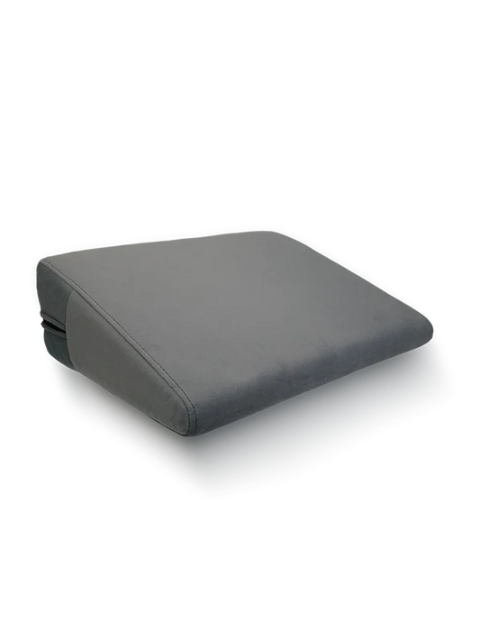 Position Wedge – Support Cushion for Elevated Intimacy. A gray wedge-shaped position wedge cushion with a soft, machine-washable cover. Best Couples sex pillow pure romance www.VALGINA.com 